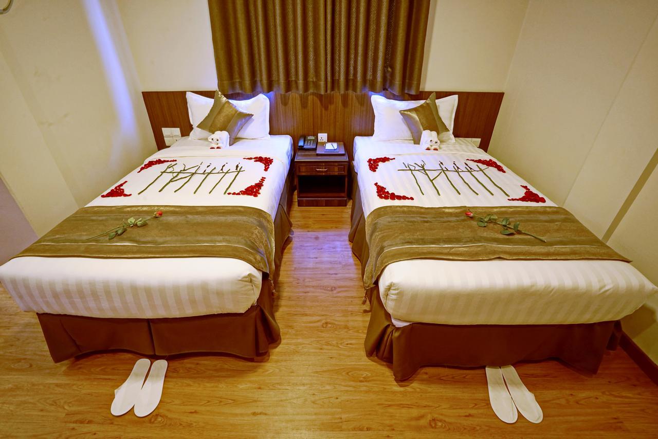 Sanctuary Hotel Mandalay Bagian luar foto