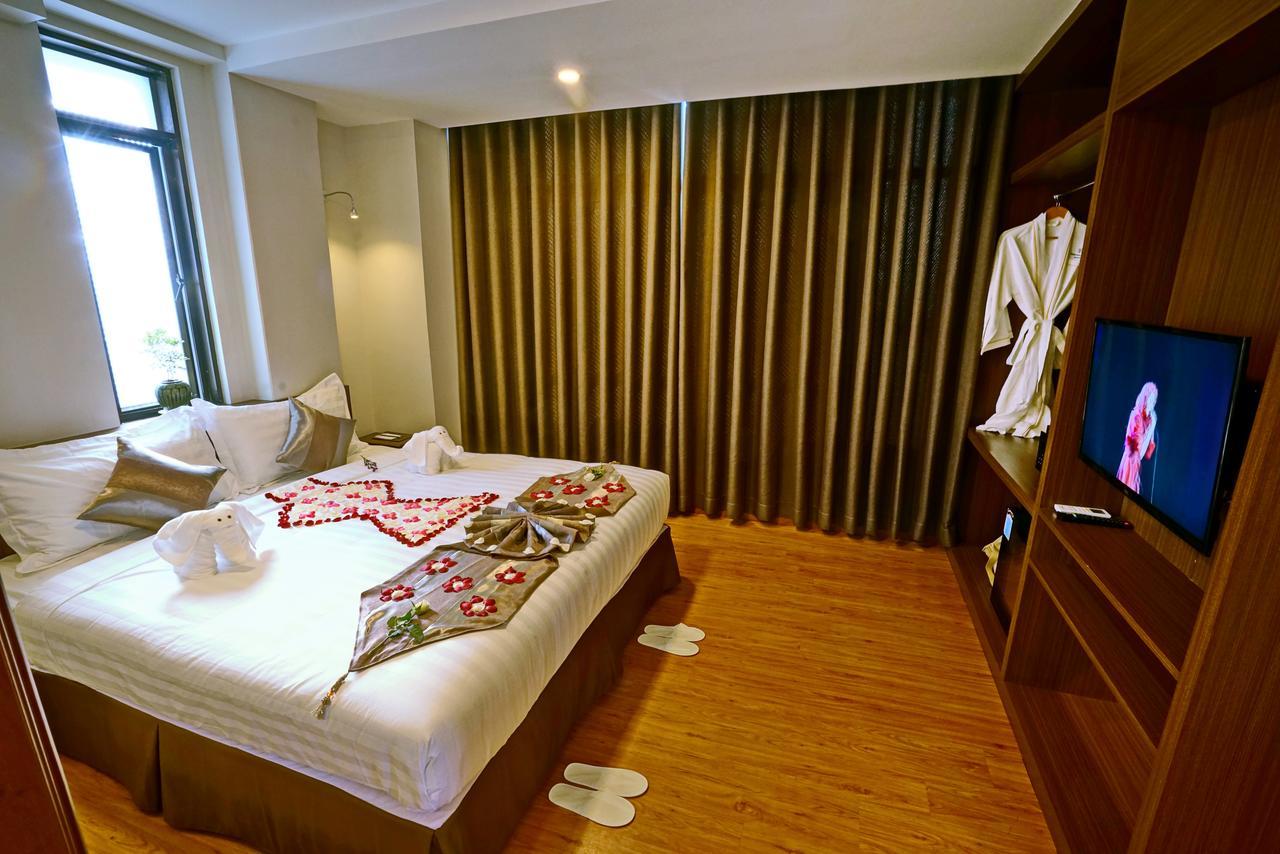 Sanctuary Hotel Mandalay Bagian luar foto